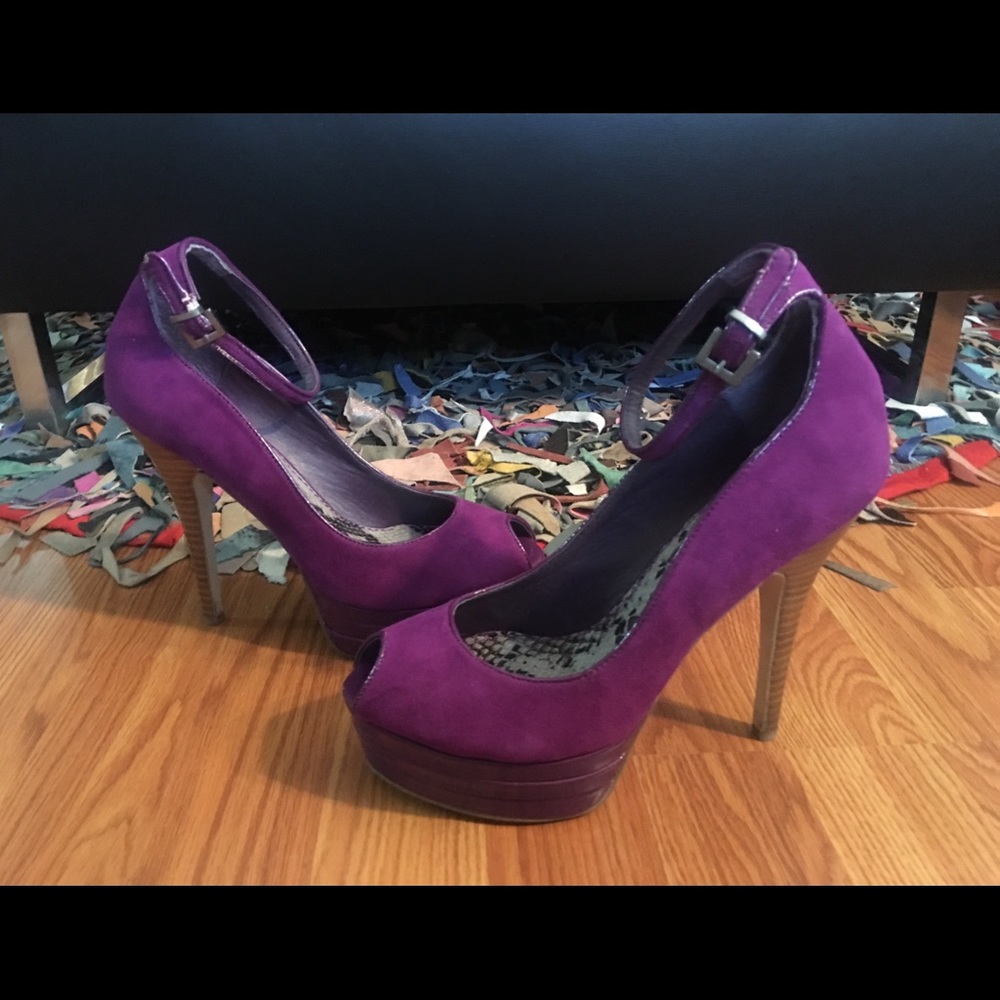 Sexy Suede Ankle Strap w\Peep Toe Heels